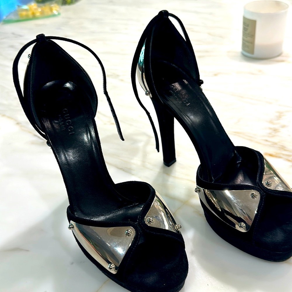 Gucci 5 inch Stilettos size 8 B black with Chrome